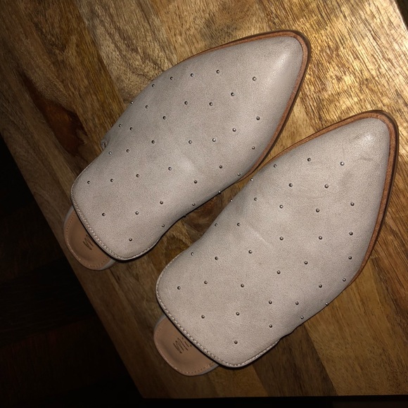 Buckle Shoes - Gray Leather Buckle Shoes
